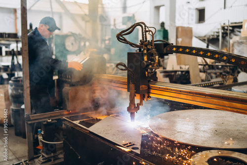 Konstfotografi cutting steel machine by oxyflame and plasma in a factory
