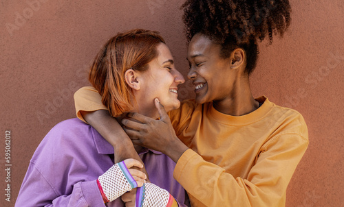 Tableau sur toile Lesbian couple having tender moments outdoor - Lgbt and love relationship concep