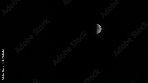 Bright, full moon is seen in the night sky © Estuardo Vasquez/Wirestock Creators