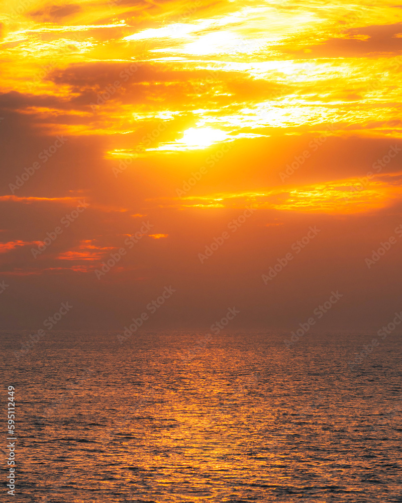 Fototapeta premium atardecer, la palma, playa, sol, amanecer, cielo, naturaleza, silueta, anochecer, verano, paisaje, anaranjada, viajando, nube, edén