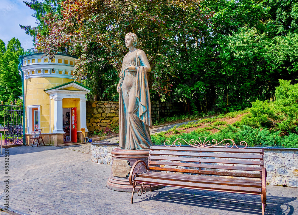 The statue to Polish countess Zofia Potocka on the main alley in Sofiyivsky Park in Uman, Ukraine - obrazy, fototapety, plakaty 