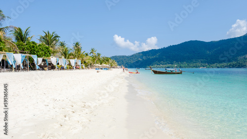 Fototapeta Naklejka Na Ścianę i Meble -  Koh Lipe Island Thailand, tropical Island with a blue ocean and white soft sand
