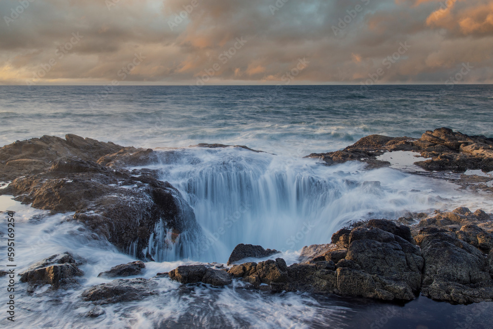 USA, Oregon, Cape Perpetua and Thor's' Well at sunset.