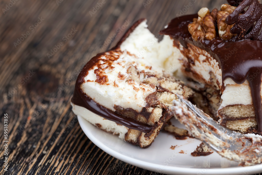 Creamy cheesecake with chocolate and cookies Creamy cheesecake with chocolate and cookies