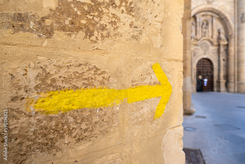 Tela Yellow arrow for pilgrims