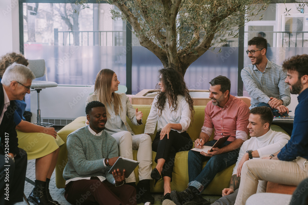 Obraz premium Multiracial group of creative people brainstorming in modern co working space