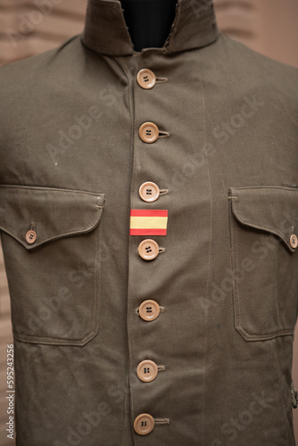 Viejo uniforme militar español de la guerra de marruecos.