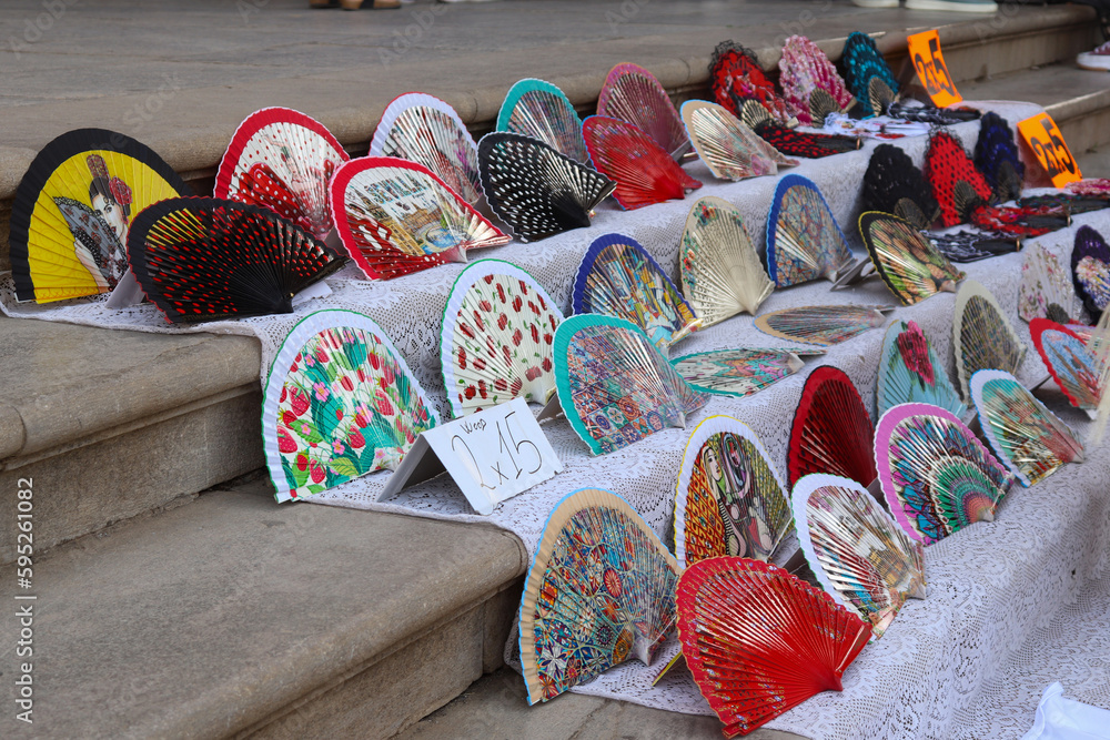 The Spanish fan, known as pericón, is one of the most famous Spanish