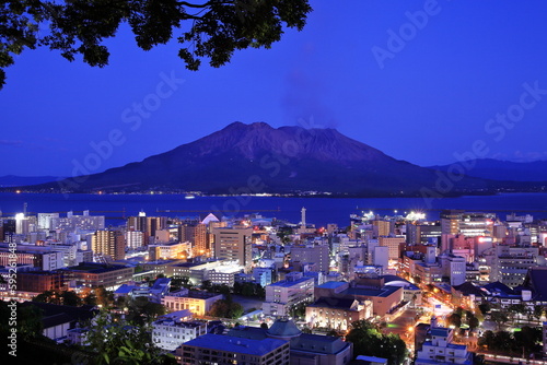 鹿児島県城山展望台から見る桜島の夜景