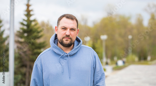 Foto Close up portrait of a young brunette man