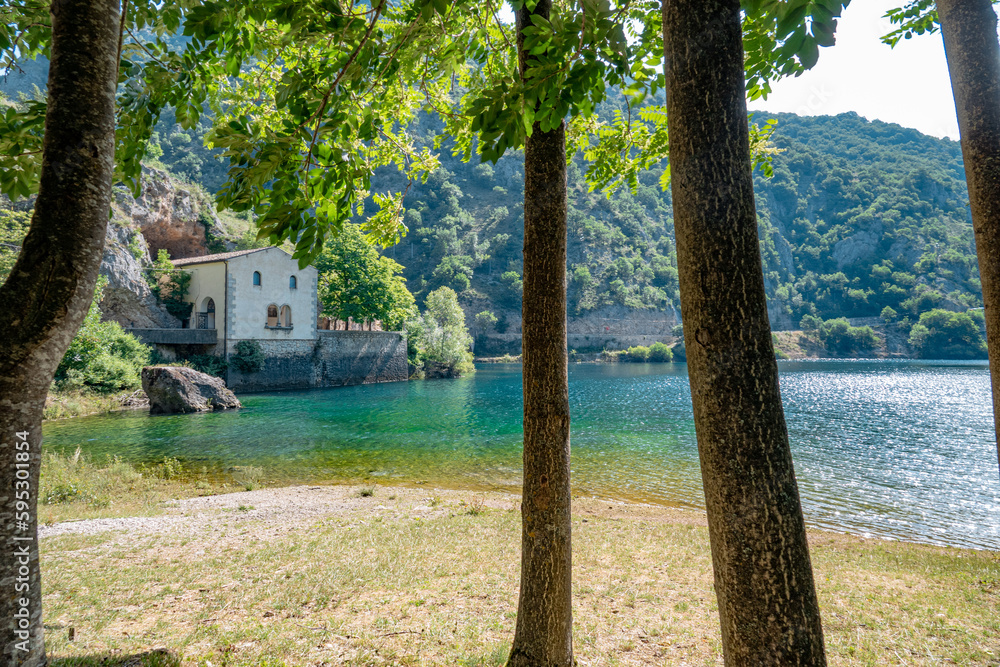 Lago di San Domenico ed Eremo di San Domenico vicino Villalago e Scanno in Abruzzo Lago di San Domenico ed Eremo di San Domenico vicino Villalago e Scanno in Abruzzo