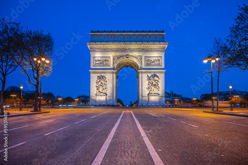 Arc de Triomphe de l Etoile at the top of the Champs-Elysees boulevard by night, Paris, France