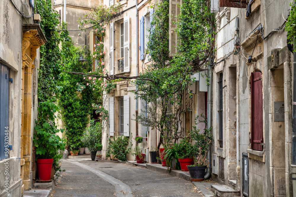 Obraz premium Street in Arles, France