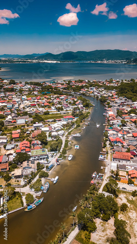 Paisagem Ilha Tropical Lagoa Conceição Florianópolis Floripa Santa Catarina Lago Mar Oceano Atlântico Natureza Verde Céu Sol Verão Veraneio Férias Viagem Viajar Cidade Sul Brasil Mata Atlântica Barcos photo