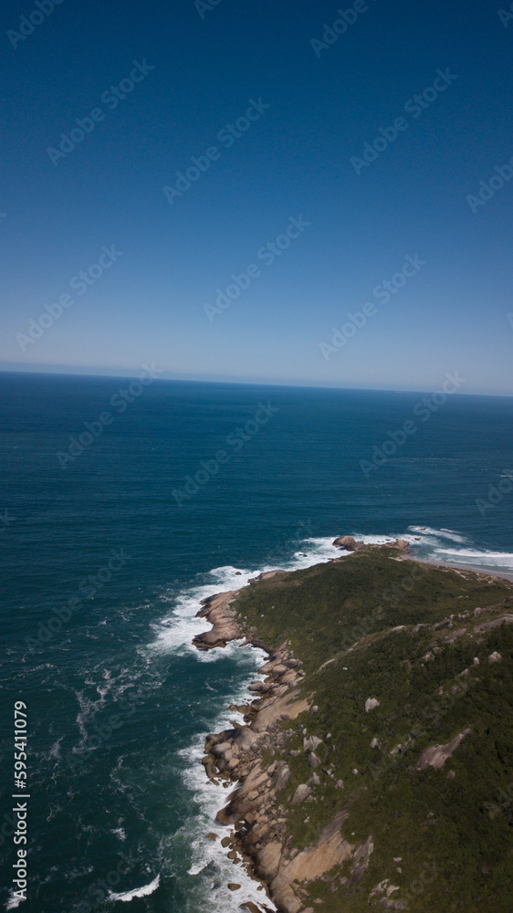 Paisagem Ilha Tropical Lagoa Conceição Florianópolis Floripa Santa Catarina Lago Mar Oceano Atlântico Natureza Verde Céu Sol Verão Veraneio Férias Viagem Viajar Cidade Sul Brasil Mata Atlântica Barcos