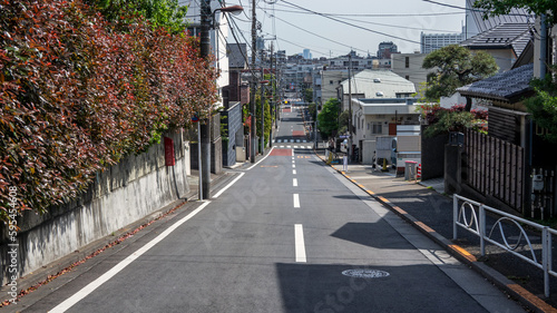 住宅街の道路 © 映彦 松葉