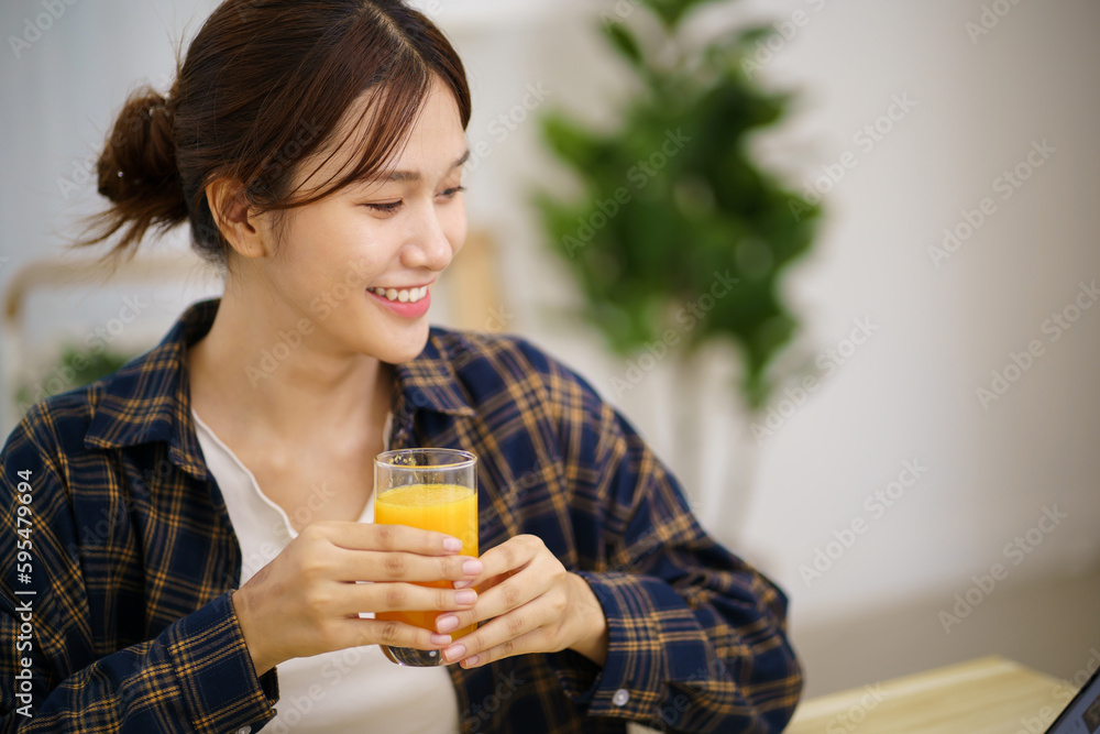 Asian woman dieting Weight loss eating fresh fresh homemade salad healthy eating concept Asian woman dieting Weight loss eating fresh fresh homemade salad healthy eating concept