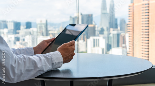 Canvas Print Businessman hands using tablet, online business and Kuala Lumpur skyscrapers