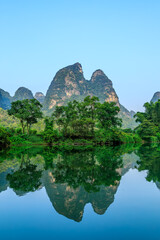 Leinwandbilder Guilin Li-Fluss und Karstberge bei Yangshuo  © ABCDstock