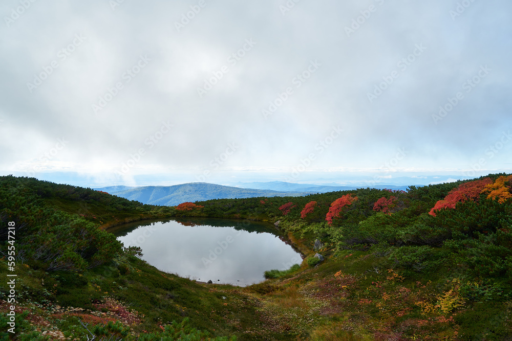 北海道 旭岳の紅葉と満月沼
北海道 旭岳の紅葉と満月沼