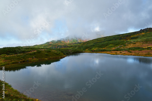 北海道　旭岳の紅葉と鏡池  © osap1111
