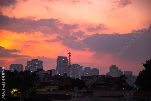 Beautiful sunset in the east zone of S  o Paulo  Tatuap   neighborhood