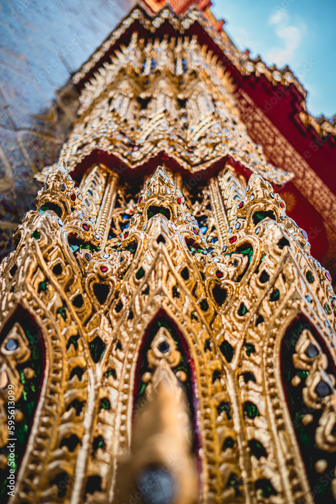 Wat Ratchabophit Sathit Maha Simaram Ratchaworawihan (Temple) - The sculpture of the church door