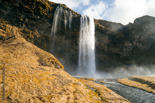 The sight of the waterfall against the backdrop of the Icelandic landscape is breathtaking and makes for an unforgettable photo opportunity. Seljalandsfoss is a stunning waterfall located in Iceland