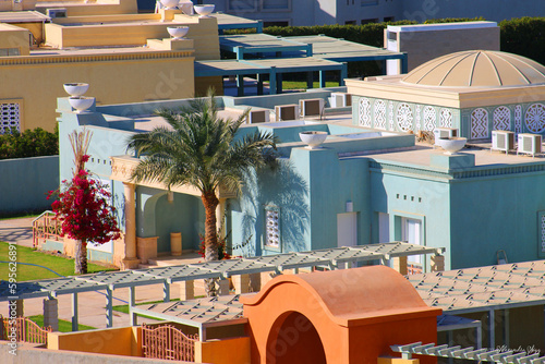 Villen im nubischen Baustil an der neuen Marina in  El Gouna in Ägypten