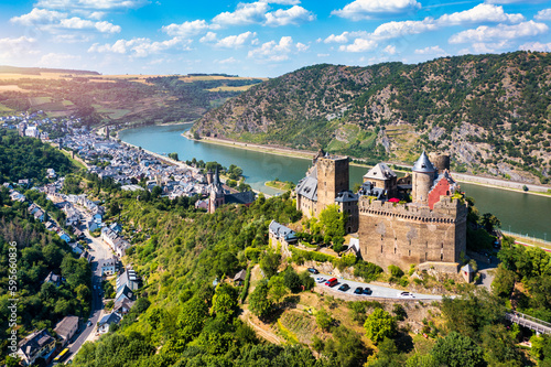 фотографія The Schönburg (Schoenburg) is a castle above the medieval town of Oberwesel in the UNESCO World Heritage site of the Upper Middle Rhine Valley, Rhineland-Palatinate, Germany