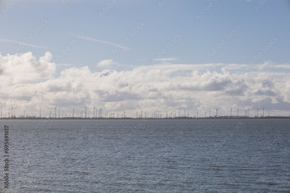 Aussicht aufs Festland und Windräder Aussicht aufs Festland und Windräder