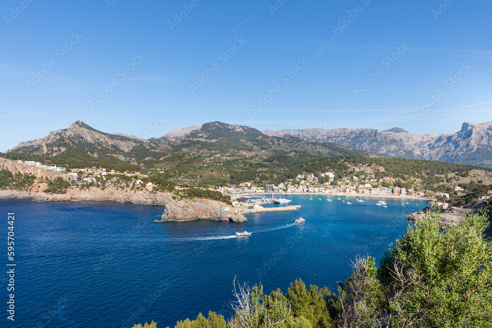 Mallorca. Puerto de Sóller (Port de Sóller), puerto natural en la Serra de Tramuntana (Islas Baleares, España).