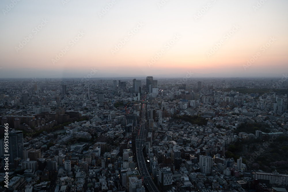 夕日と東京の首都高速