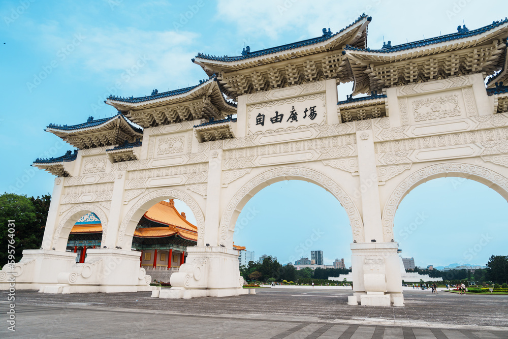 Obraz premium National Chiang Kai shek Memorial or Hall Freedom Square, Taipei City. landmark and popular attractions.