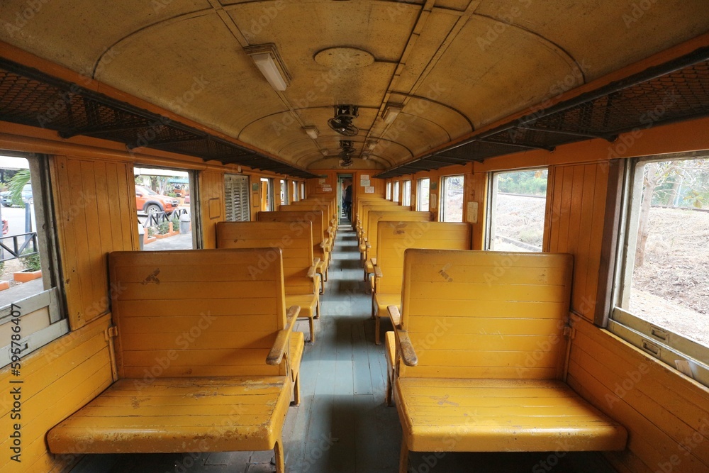 タイ国鉄　古い客車内