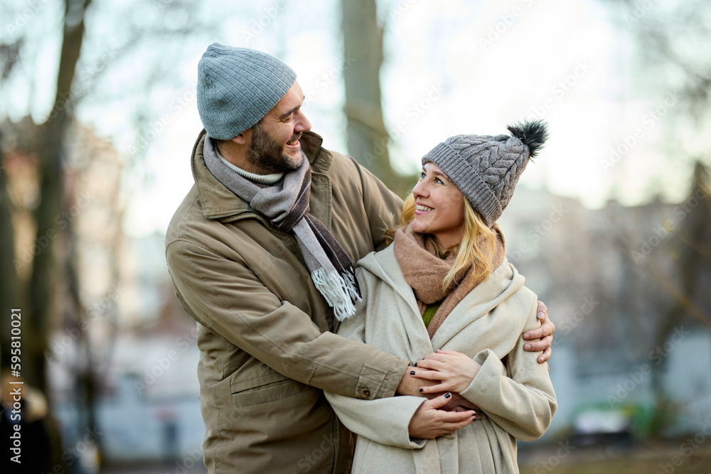 Fototapeta premium Embraced mid adult couple in the park