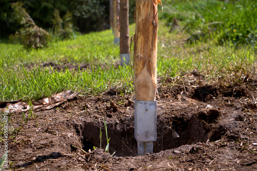 Zaunpfosten setzen
