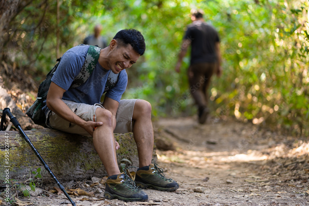 Climber with knee injury Accidents during the trekking in the trekking. Joint and ligament pain problems during nature adventures Climber with knee injury Accidents during the trekking in the trekking. Joint and ligament pain problems during nature adventures