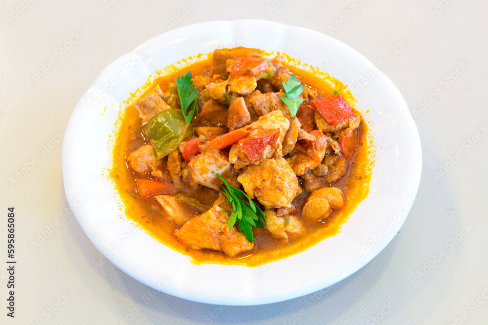 Sauteed chicken with carrots and peas ( Turkish ; Et, Tavuk Sote, guvec ) Sauteed chicken with carrots and peas ( Turkish ; Et, Tavuk Sote, guvec )