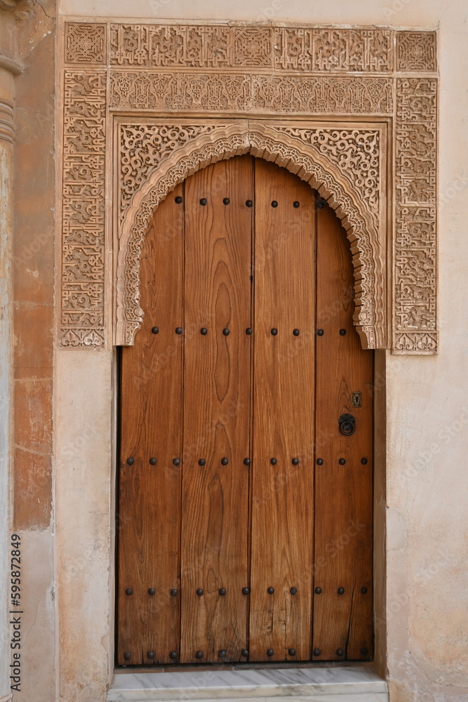 Puerta en la Alhambra de Granada