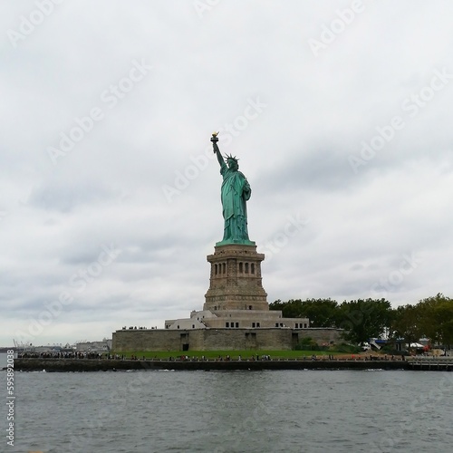 Panorama of the Statue of Liberty in autumn entourage, NYC © Emaga Travels ✈️
