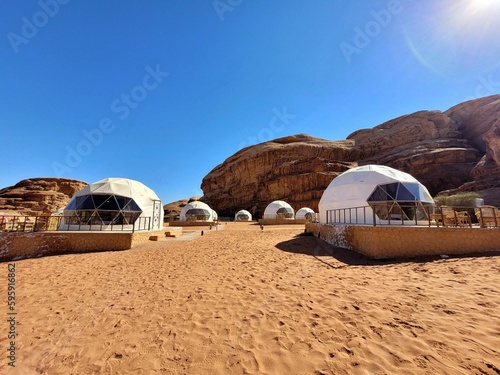 bubble camp en el desierto de wadi rum