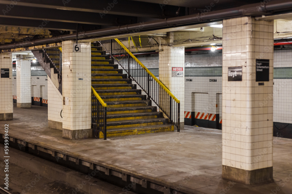 Obraz premium Old grimey staircase leading to underground subway station