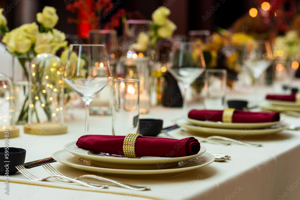 served table with fabric napkins and decorated with floral deco