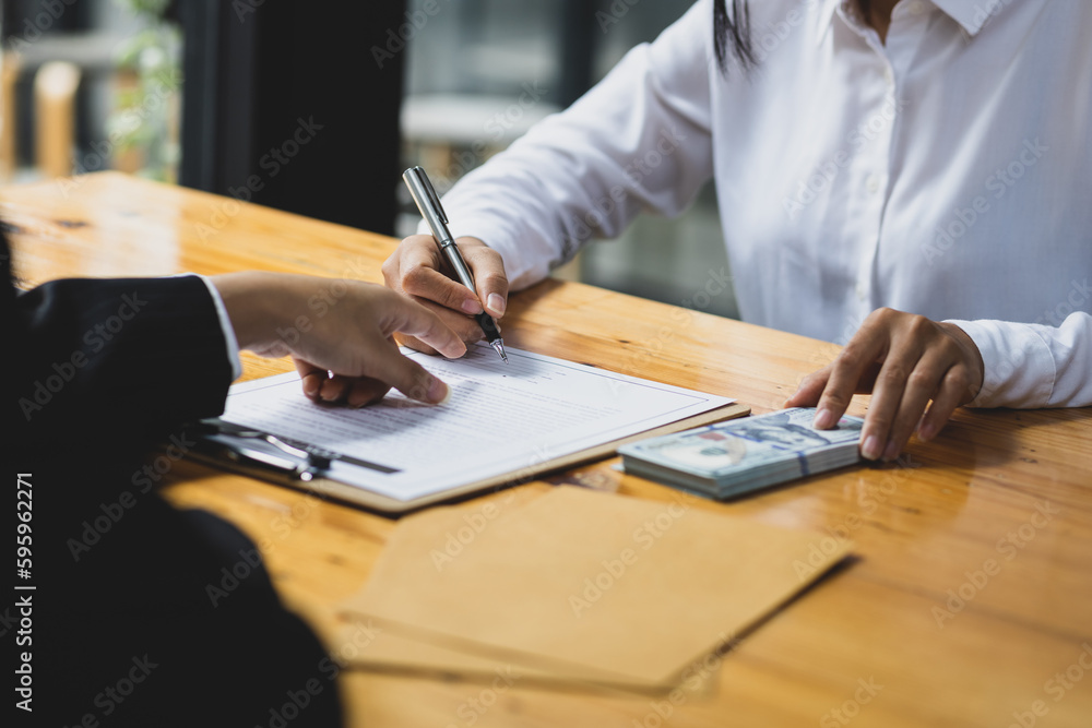 Paying or bribing the signing of an contract agreement. Illegal crime and dishonesty concepts. Paying or bribing the signing of an contract agreement. Illegal crime and dishonesty concepts.