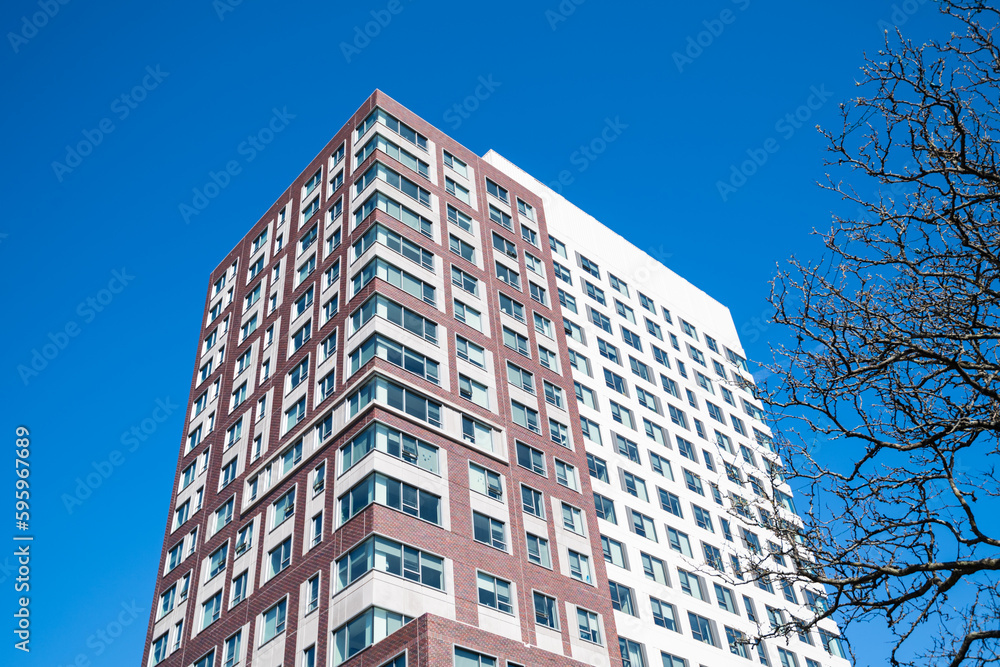 Fototapeta premium Apartment buildings and rentals in Cambridge, Massachusetts.