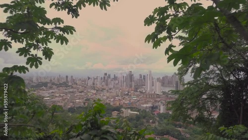 Survol en drone d'une capitale