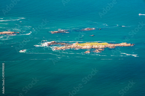 vue aérienne d'une île près du phare de la Teignouse dans le Morbihan en France