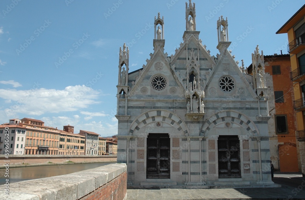 Chiesa di Santa Maria della Spina sul lungarno di Pisa
