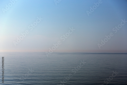 sea surface with a horizon line.